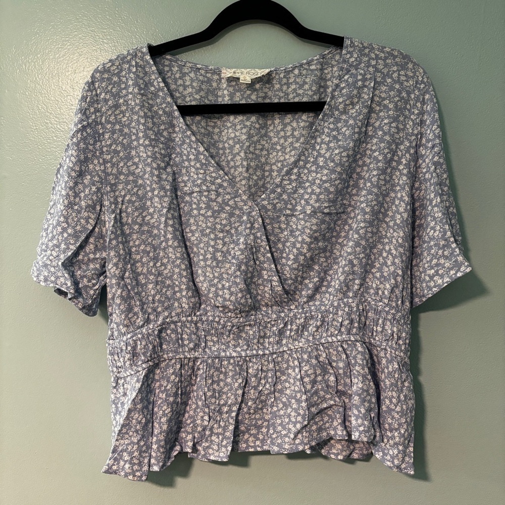 Hippie Rose Women’s Cropped Blue and White Floral Flowy Top in US Size XL